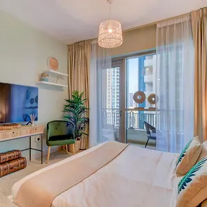 Durrani Homes - Luxurious Near Mall With Pool View Apartment